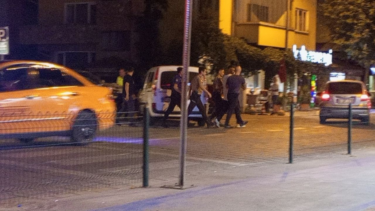 Alkoll&uuml; s&uuml;r&uuml;c&uuml; polislere zor anlar yaşattı
