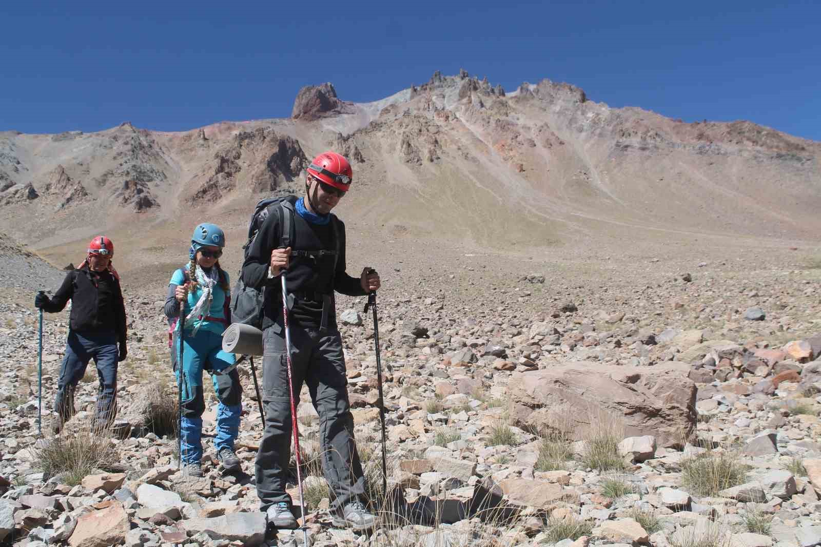 Dağcılar Erciyes’in Zirvesinde Buluşacak