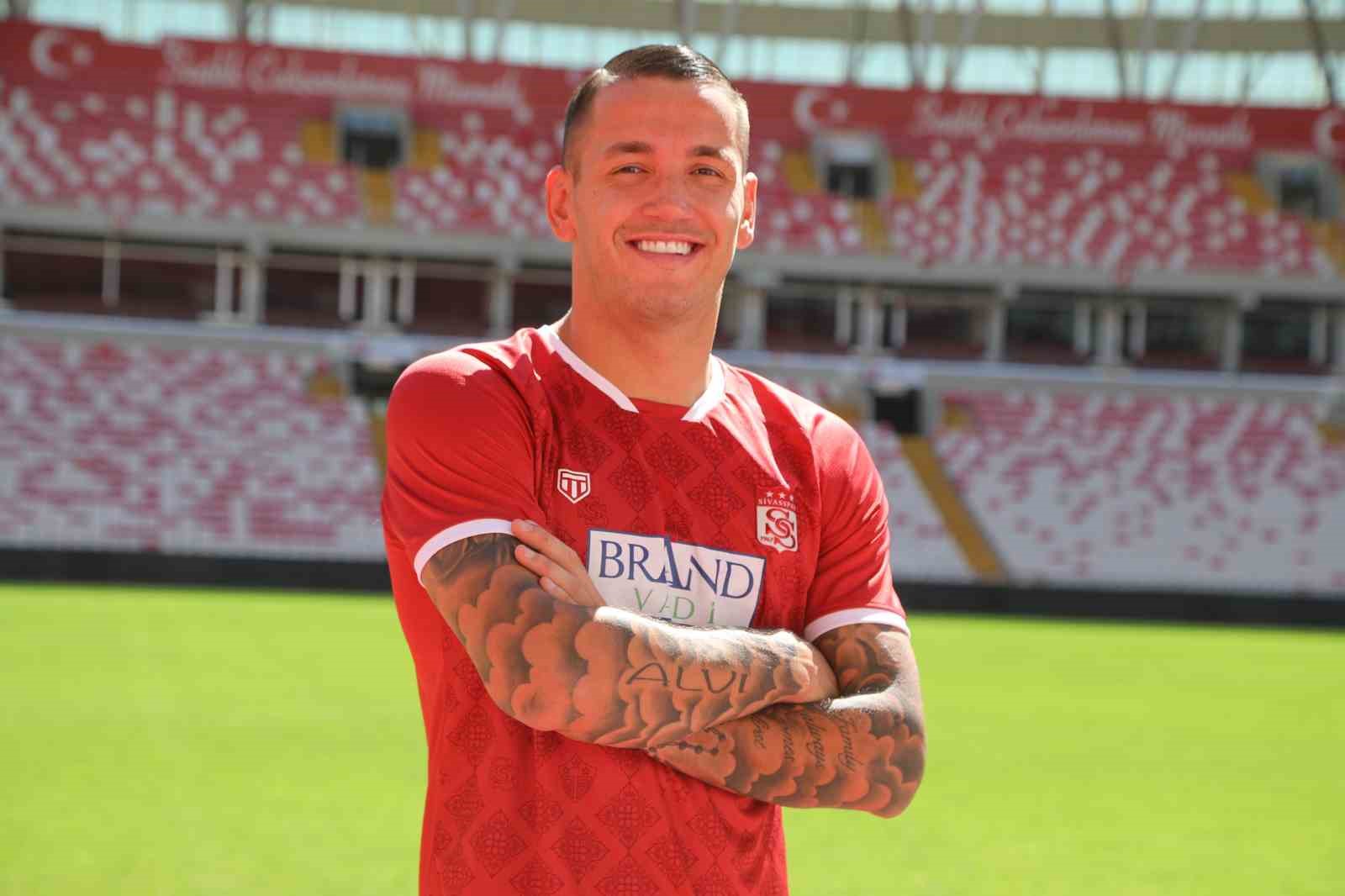 Sivasspor, Rey Manaj'ı renklerine bağladı