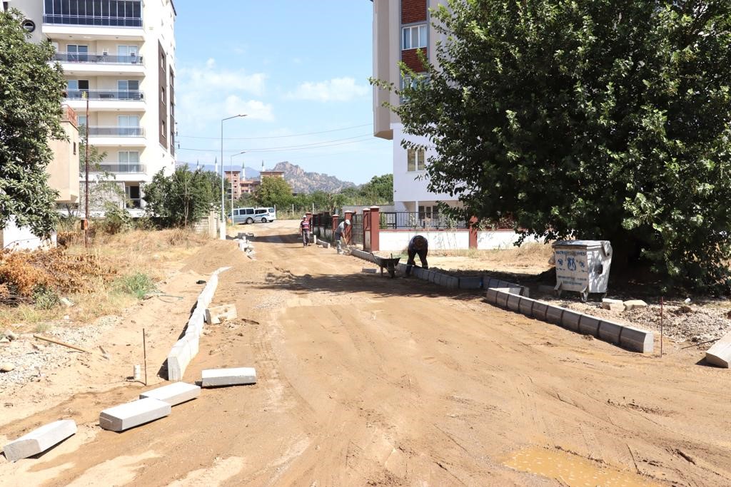 Nazilli Belediyesi Yeşil Mahalle’de yol çalışması başlattı