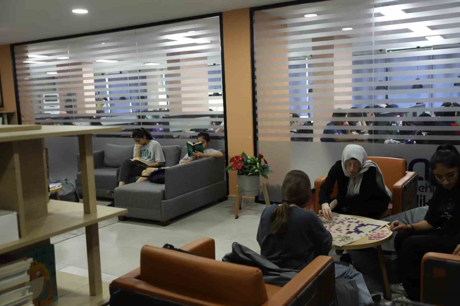 Gen&ccedil;lik merkezinden kitapseverleri sevindiren haber
