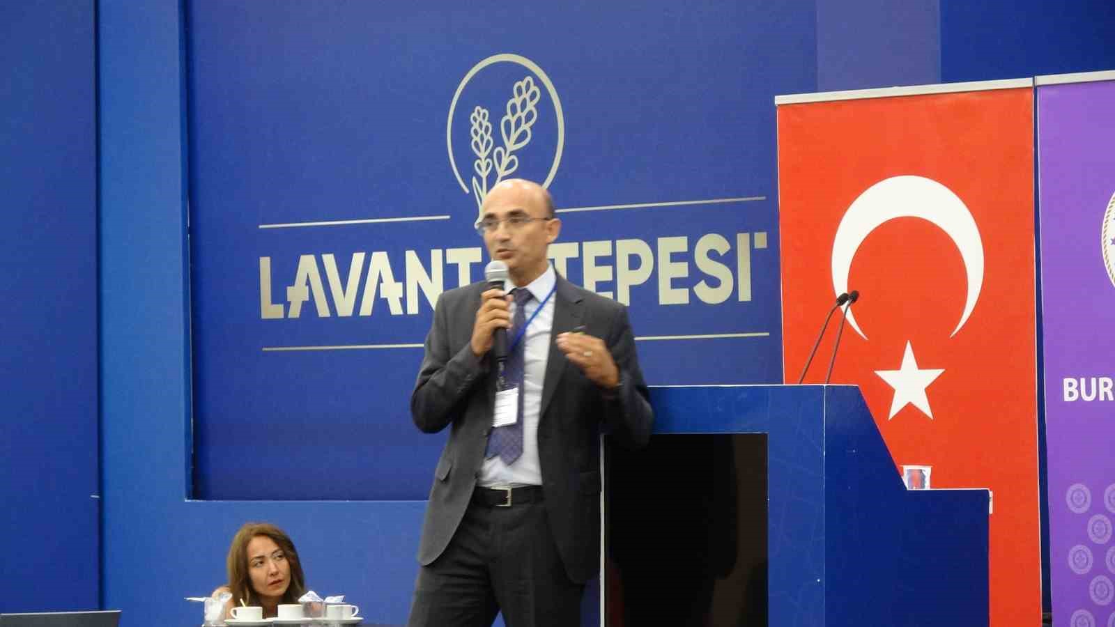 Burdur Valisi T&uuml;rker: "Su zengini bir &uuml;lke değiliz, bu y&uuml;zden sulak alanlarımızı korumamız gerekiyor"
