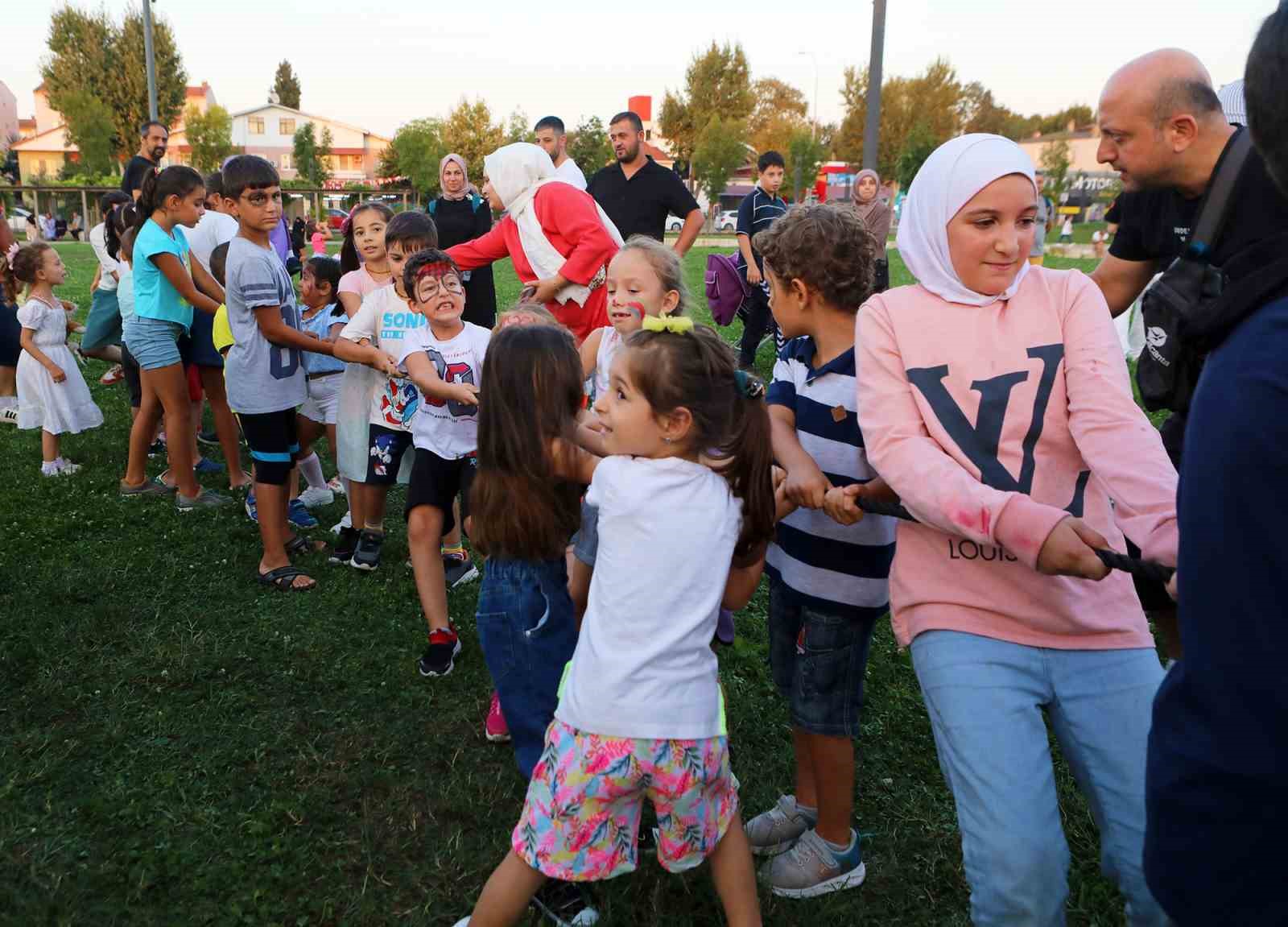 Çocuklar bu şenlikte doyasıya eğlendi