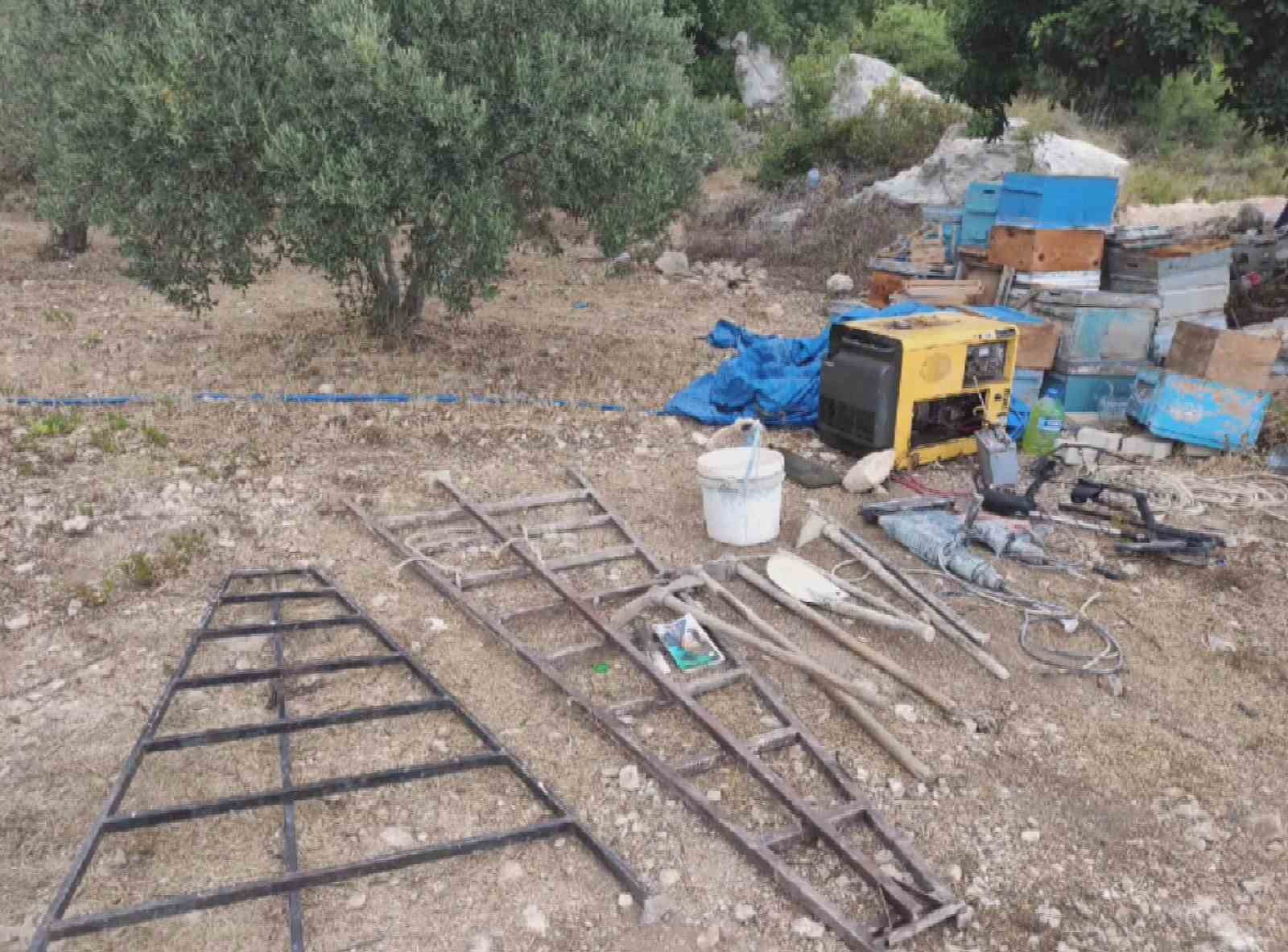 Hazine avcısı 4 şahsa suçüstü