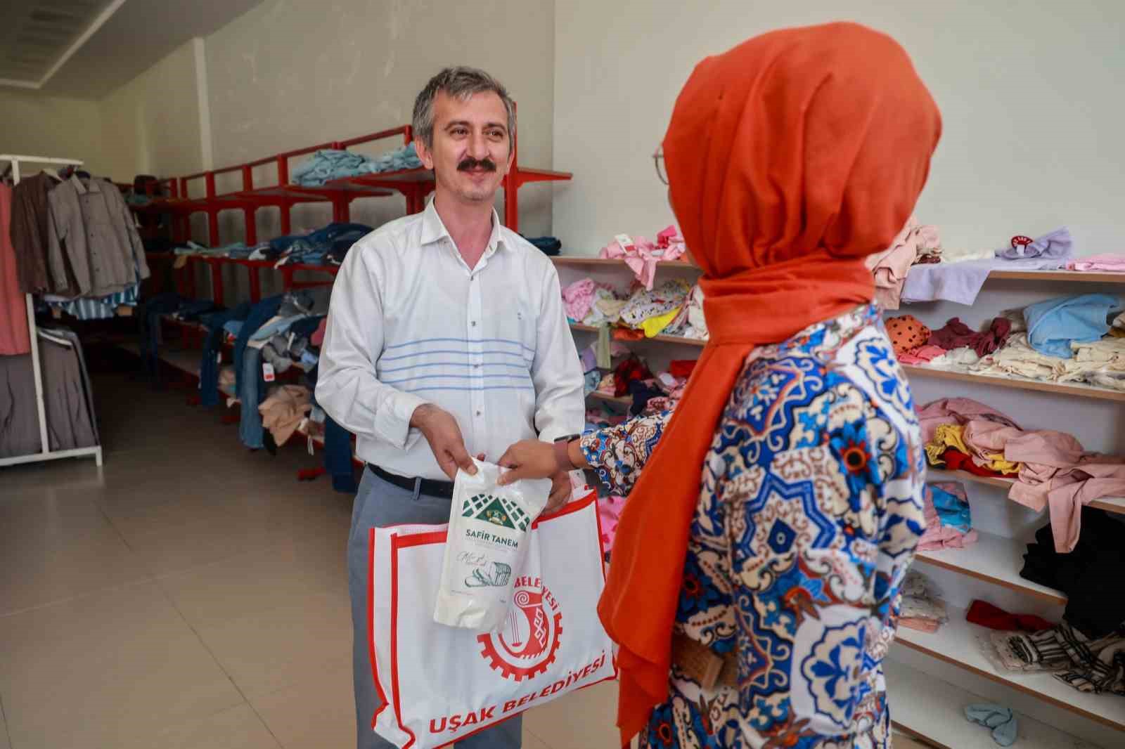 Uşak Belediyesi glutensiz ve d&uuml;ş&uuml;k proteinli un yardımını s&uuml;rd&uuml;r&uuml;yor
