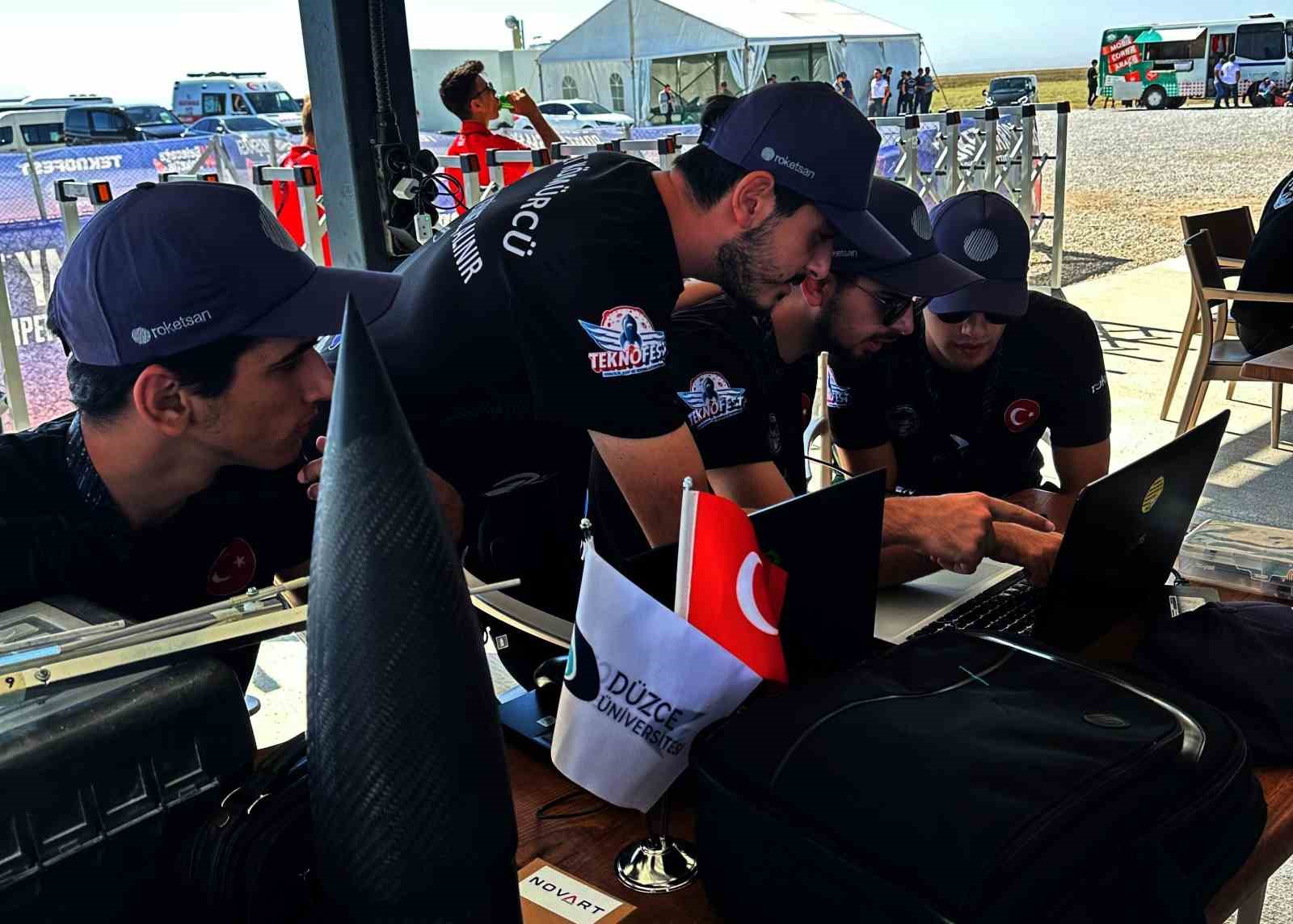 D&uuml;zce &Uuml;niversitesi roket yarışmalarında finalde
