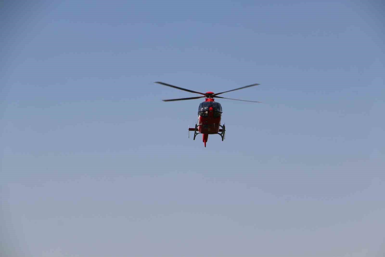 Ambulans helikopter, Lice’de kalp krizi geçiren 93 yaşındaki hasta için havalandı 