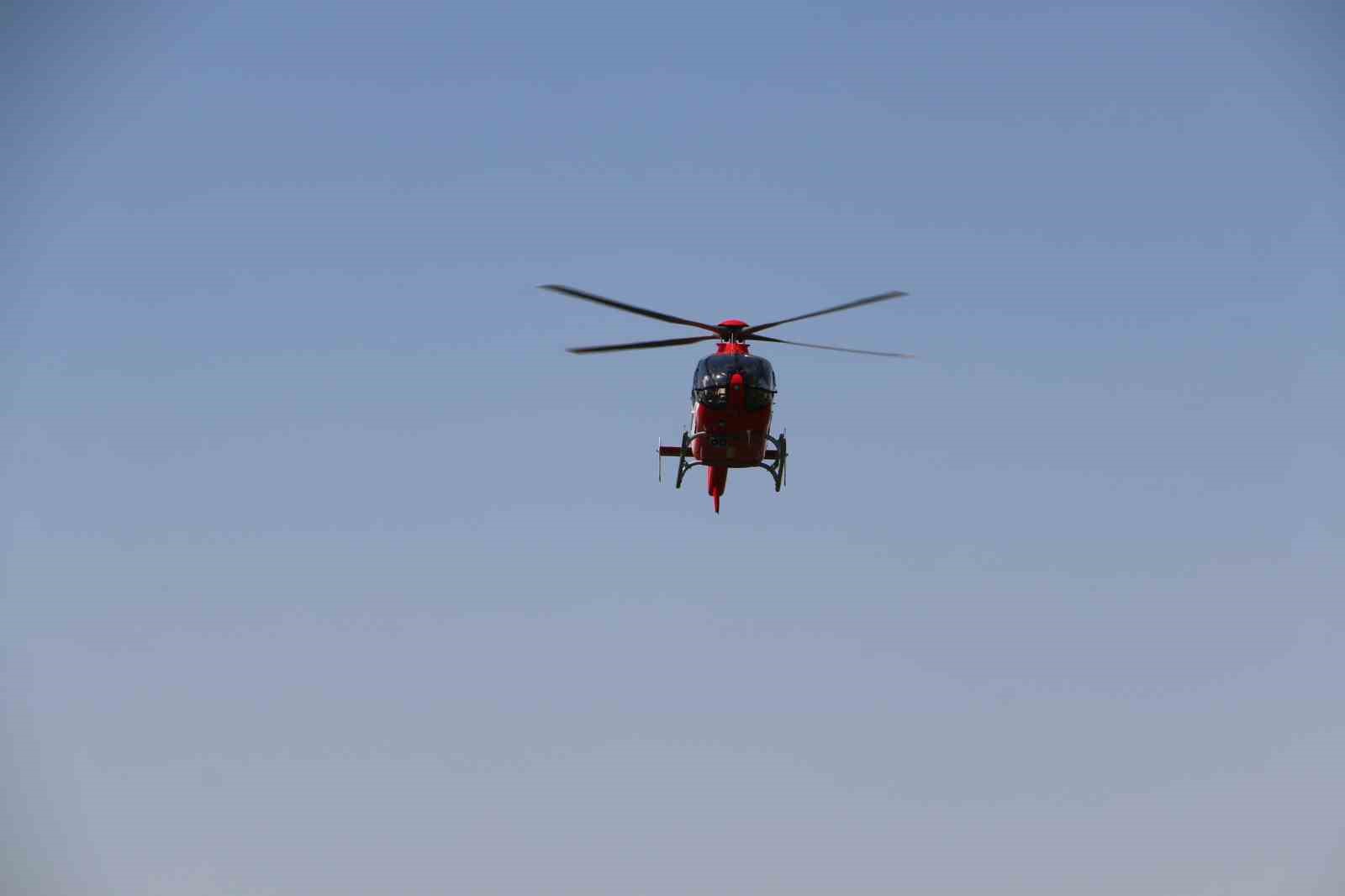 Ambulans helikopter, Lice’de kalp krizi geçiren 93 yaşındaki hasta için havalandı