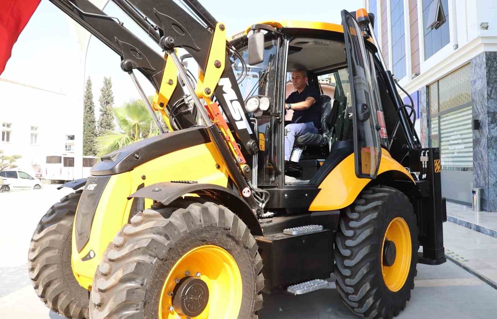 TBB’den Koçarlı Belediyesi’ne beko loder hibe edildi