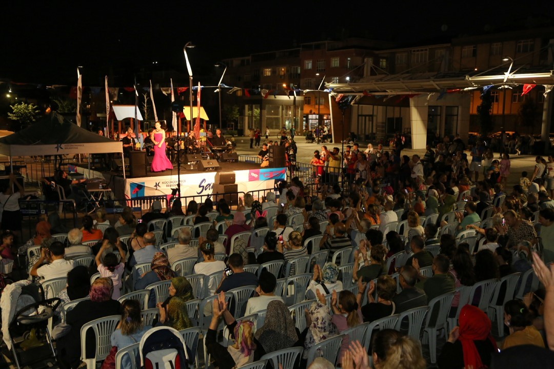 K&uuml;&ccedil;&uuml;k&ccedil;ekmece&rsquo;deki "Parklarda Sanat Var" etkinliklerine ilgi yoğun oldu
