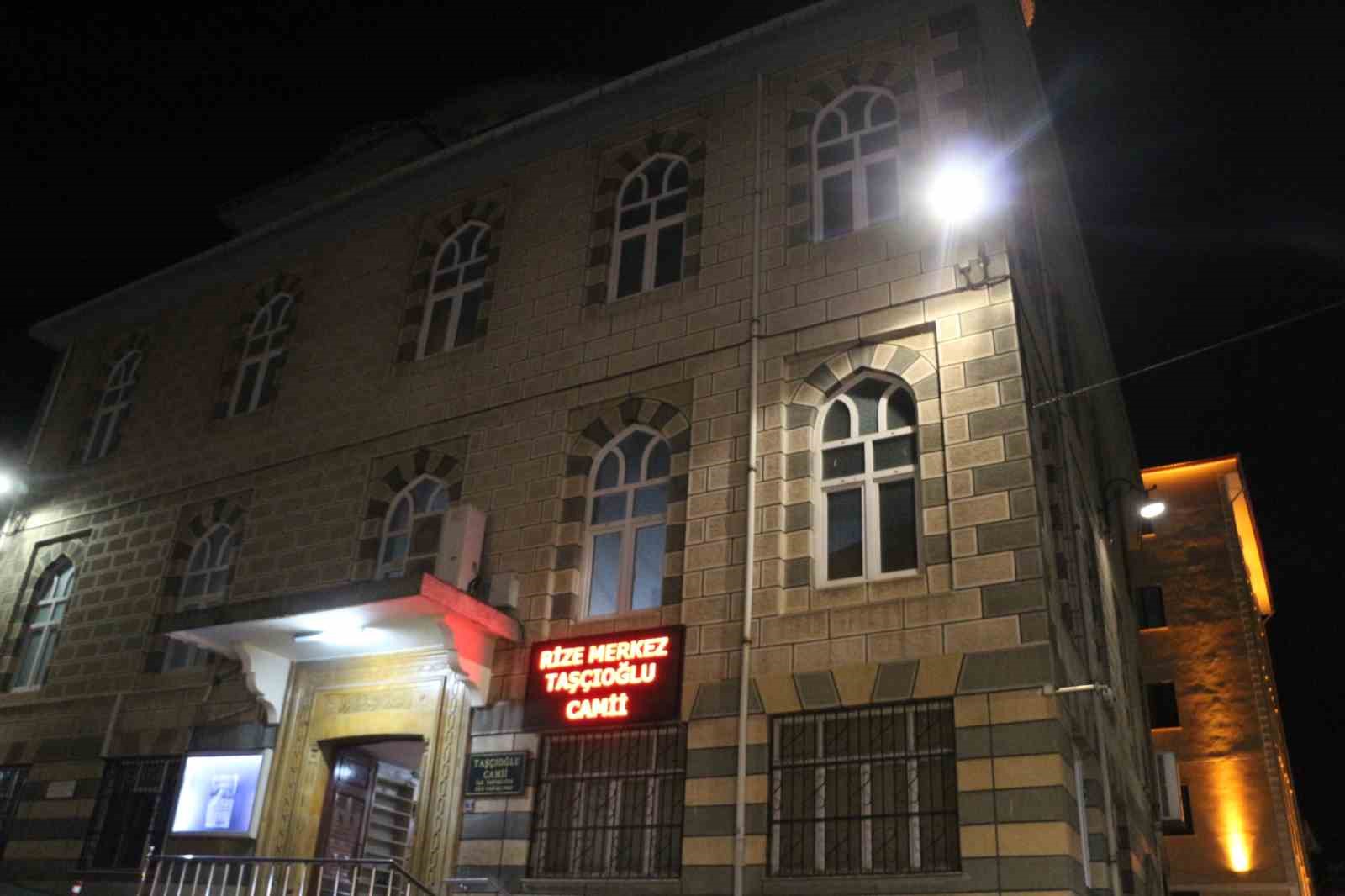 Tuvalete abonelik sistemi getirdi