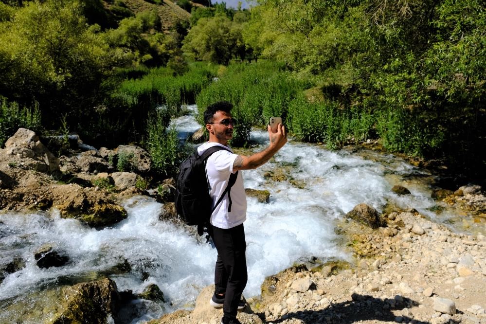 Doğa harikası şelaleye hayat veren g&ouml;zeler keşfedilmeyi bekliyor

