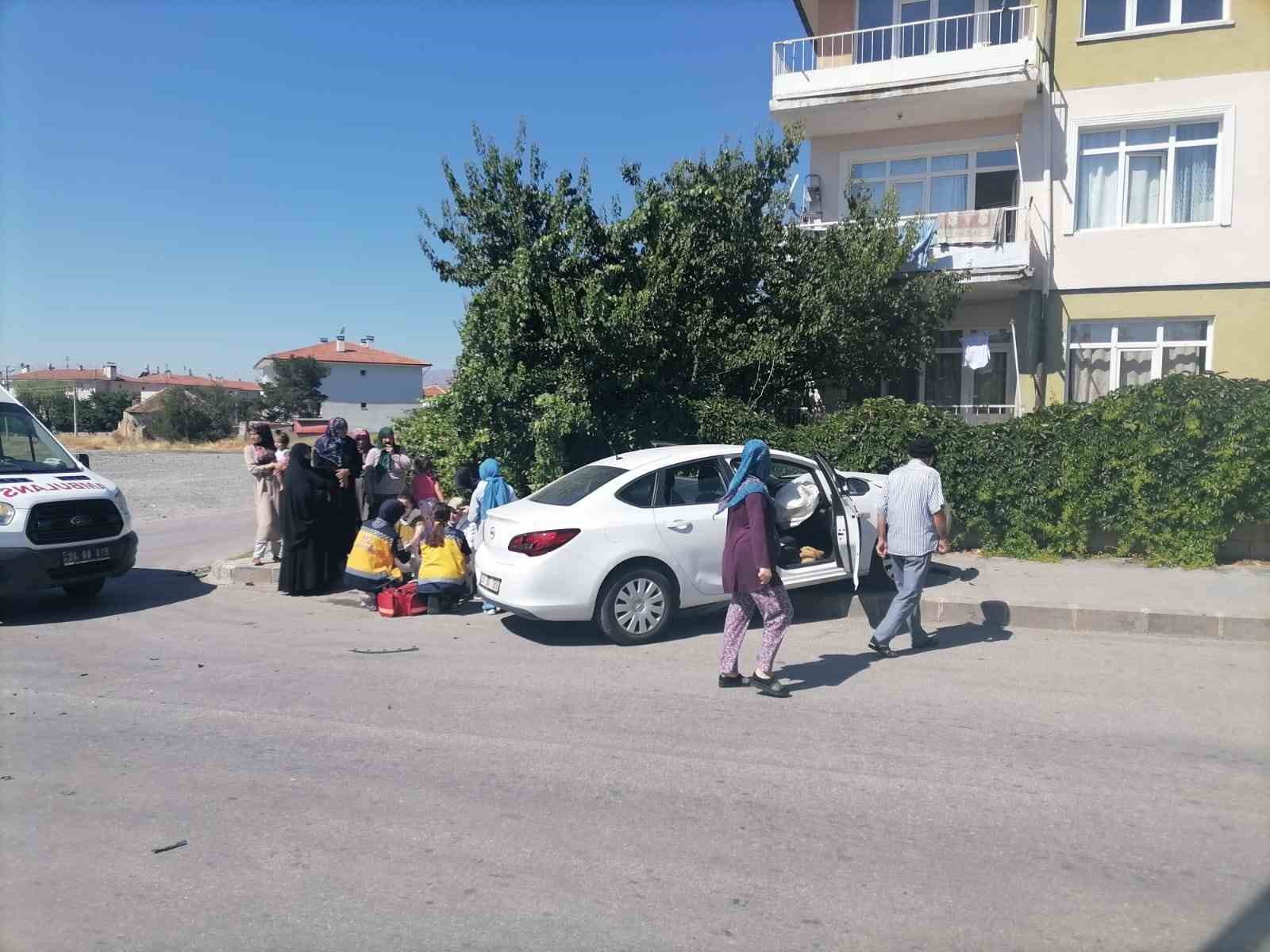 Erzincan&rsquo;da trafik kazası: 3 yaralı
