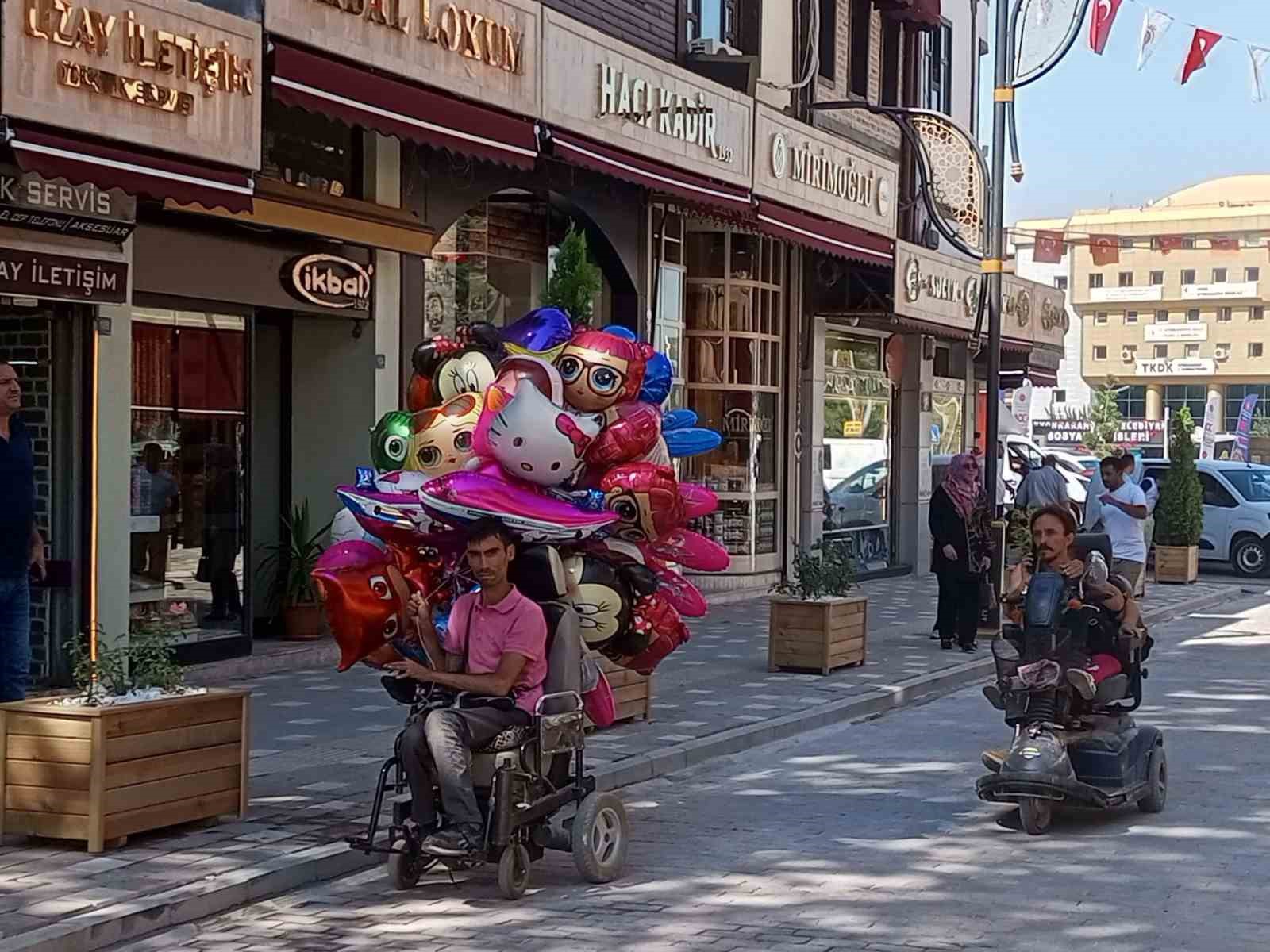 100 yıldan fazla ge&ccedil;mişe sahip tarihi Uzun &Ccedil;arşı&rsquo;da başlatılan restorasyon sona erdi
