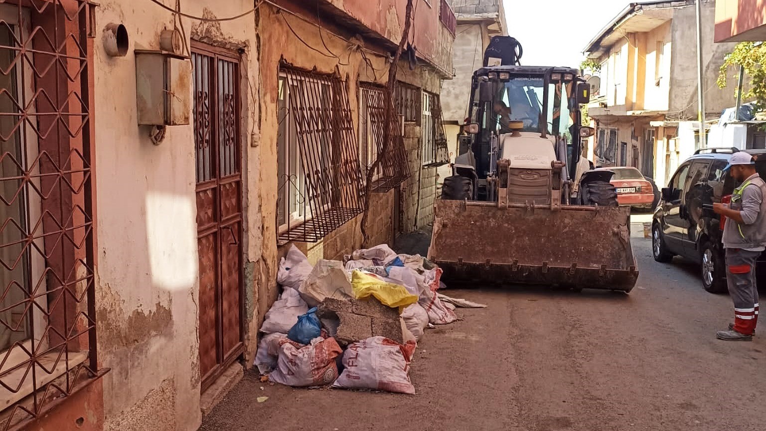 Kahramanmaraş&rsquo;ta inşaat atıkları temizleniyor
