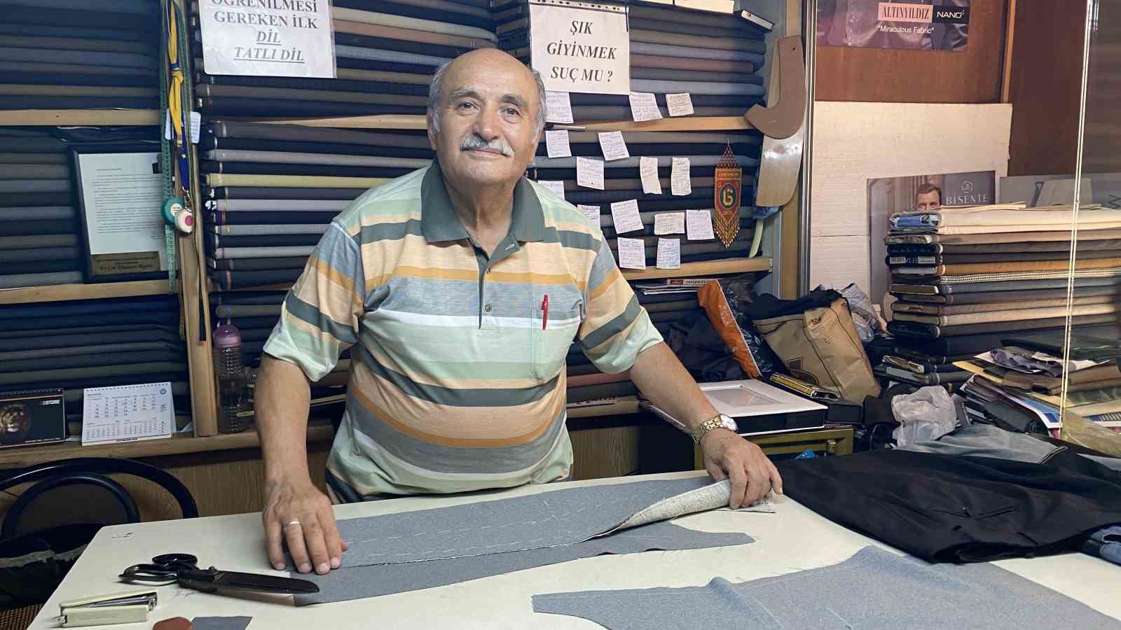 Yarım asırlık mesleğini s&uuml;rd&uuml;ren terzi: "Konfeksiyonlar mesleği bitirdi"
