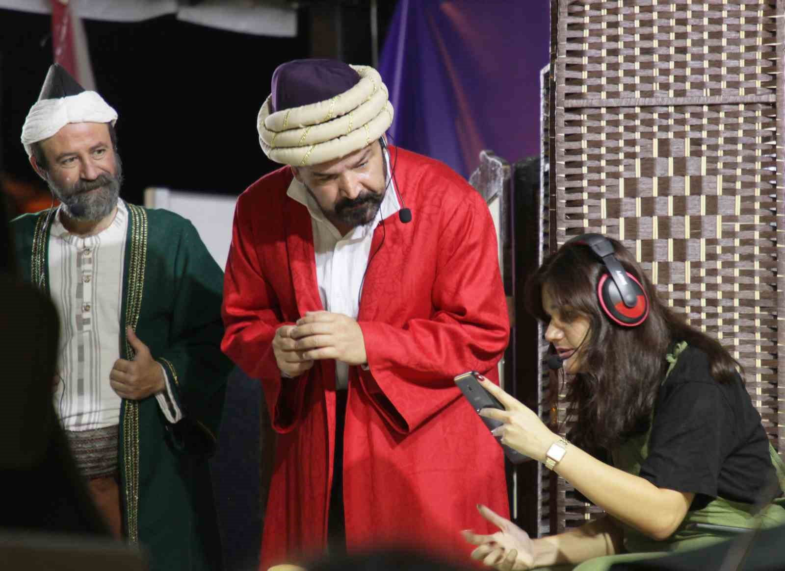 K&uuml;tahya&rsquo;da &ldquo;D&uuml;şlerim Var Gelecekte&rdquo; adlı tiyatro oyunu b&uuml;y&uuml;k ilgi g&ouml;rd&uuml;
