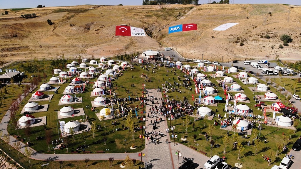 Ahlat’ı iki günde 120 bin kişi ziyaret etti