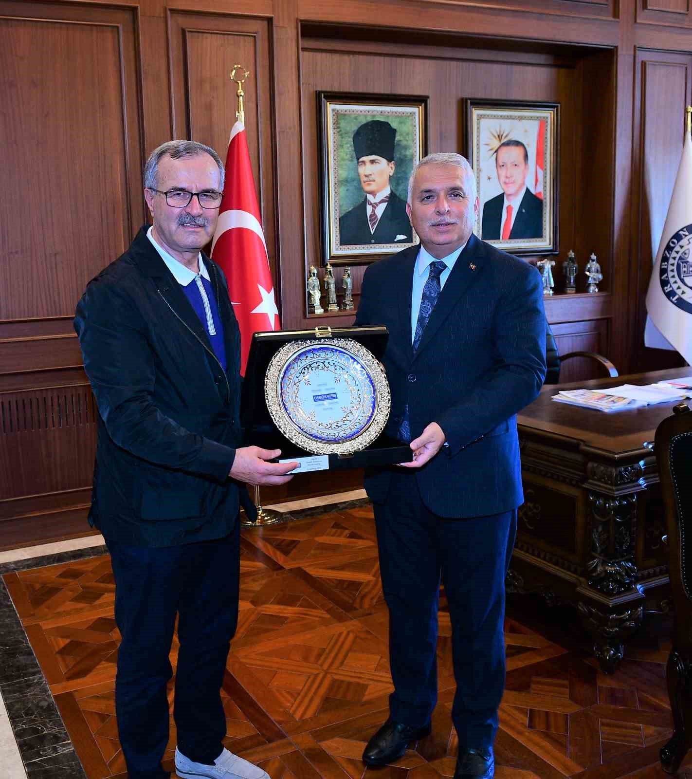 OSB&Uuml;K Başkanı Memiş K&uuml;t&uuml;kc&uuml;, Vali Aziz Yıldırım&rsquo;ı Ziyaret Etti
