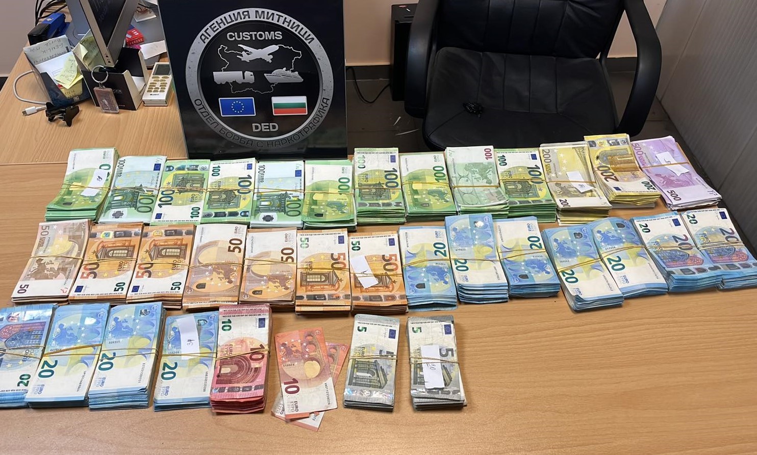 Hollanda’dan Türkiye’ye gelen tırda 200 bin euro ele geçirildi