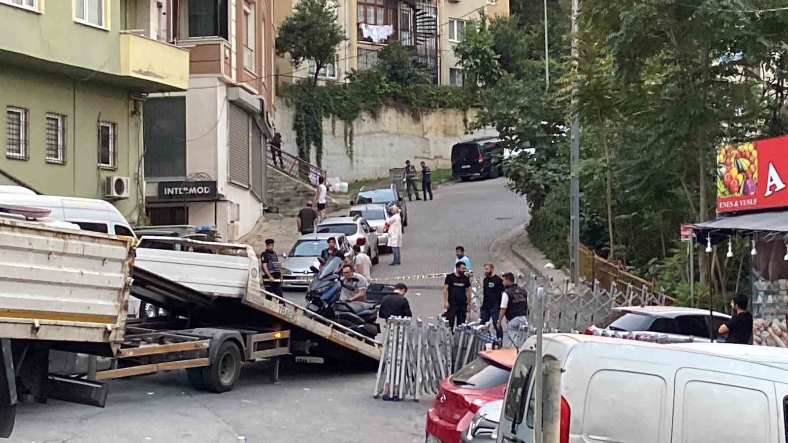 Kağıthane’de 2 polisin yaralandığı 1 saldırganın öldüğü uyuşturucu operasyonundaki sokakta incelemeler devam ediyor
