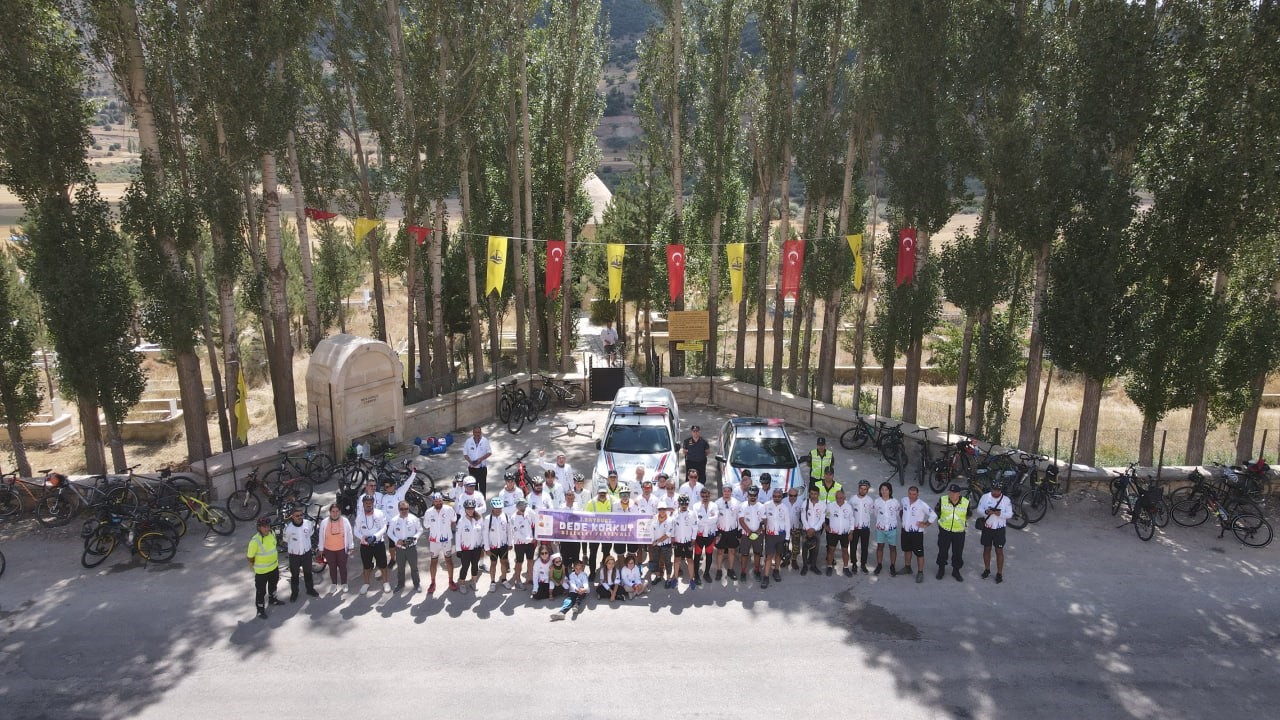 Bisiklet tutkunları bisikletleriyle 80 kilometre yol kat ettiler
