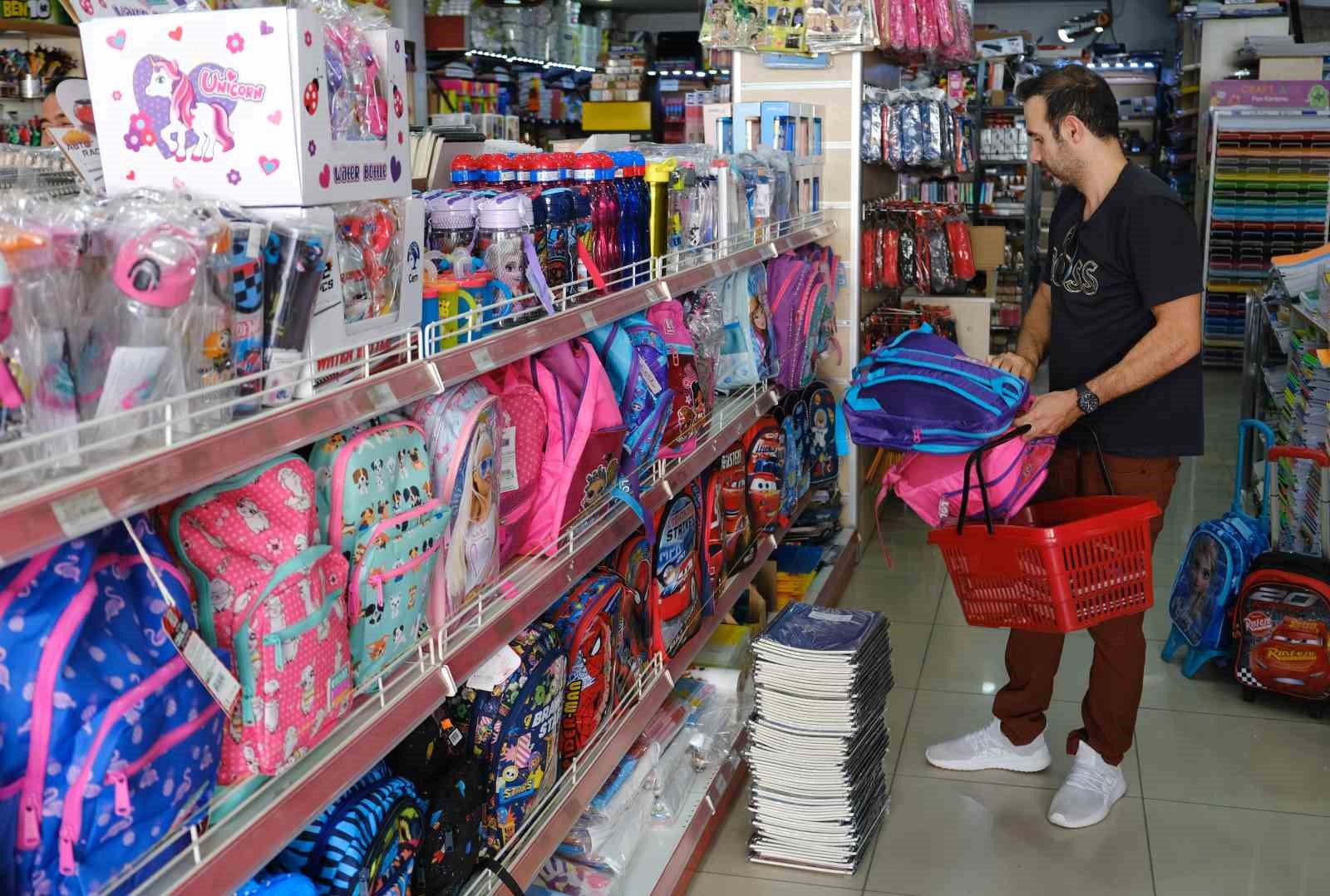 Erzincan&rsquo;da &ouml;ğrenciler i&ccedil;in &lsquo;Askıda kırtasiye&rsquo; kampanyası
