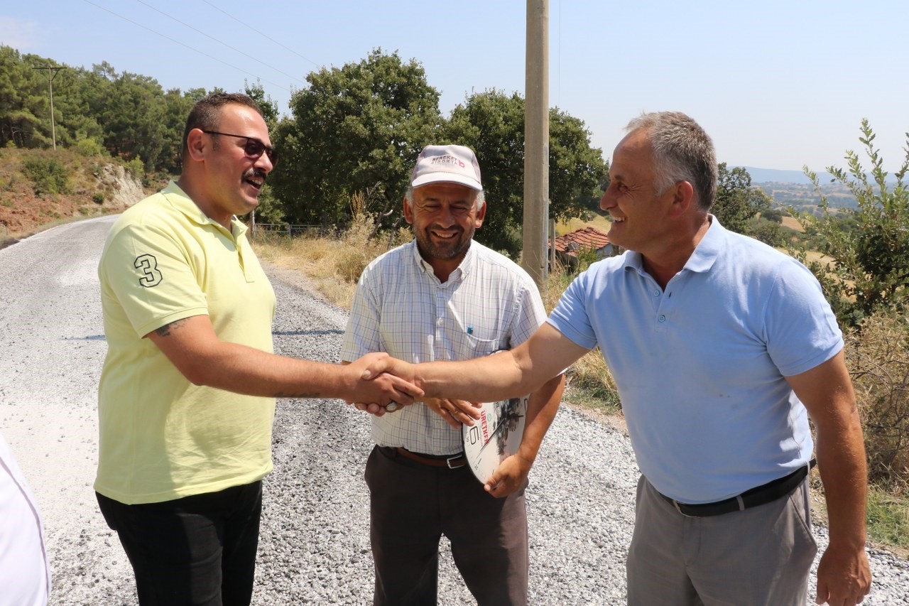 Yol çalışmaları, Gördesli muhtarları sevindirdi