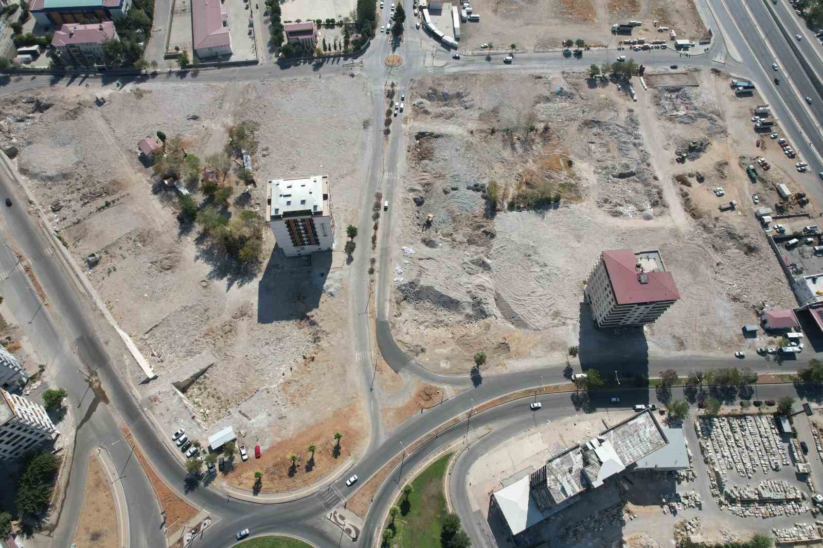 Depremin simgesi Ebrar Sitesi’nde enkaz kalmadı