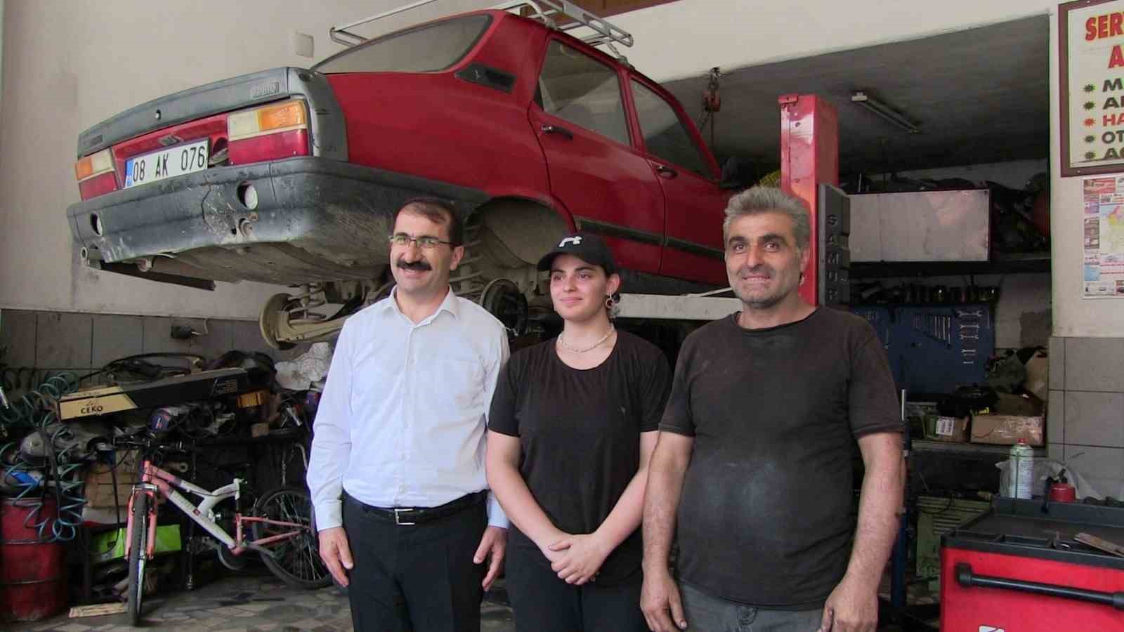 Motor ustası lise öğrencisine Milli Eğitim Müdürü Acar’dan ziyaret
