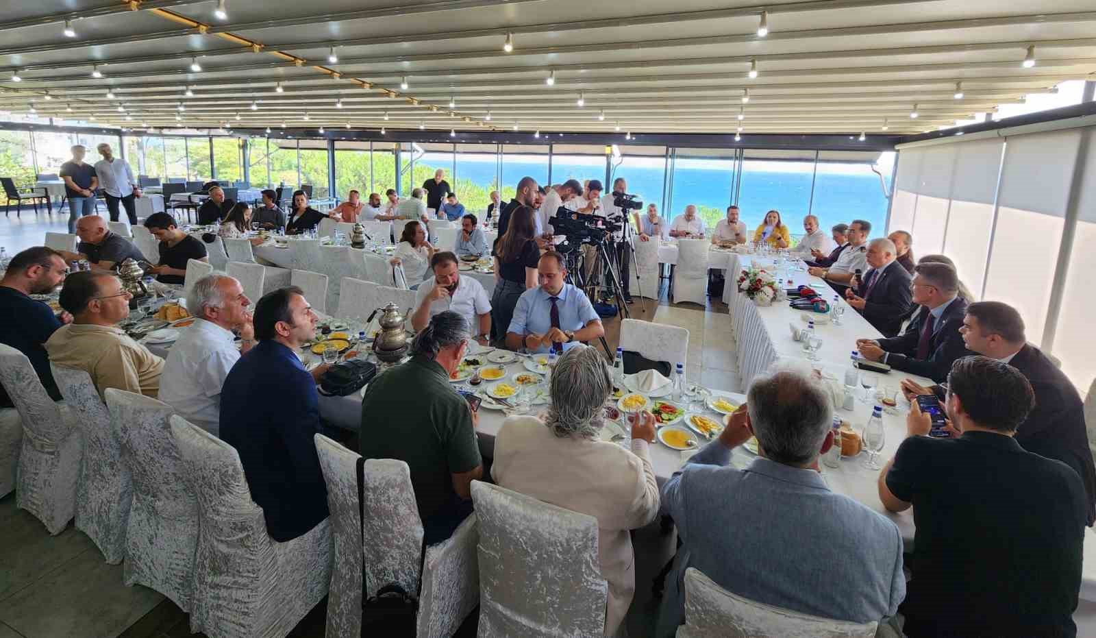 Trabzon Valisi Aziz Yıldırım, basın mensuplarıyla biraya geldi
