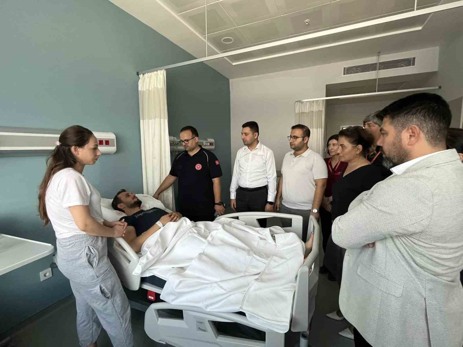 Osmaniye’de 3 kişinin öldüğü kazada yaralanan ambulans personelinin tedavisi sürüyor