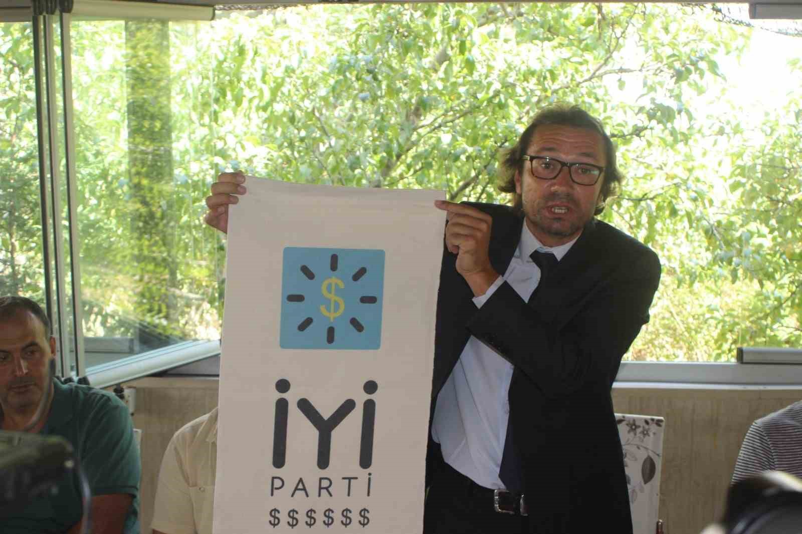 İYİ Parti&rsquo;den istifa eden başkan: &ldquo;Akşener ve ekibi para kazanmak i&ccedil;in parti kurmuşlar&rdquo;
