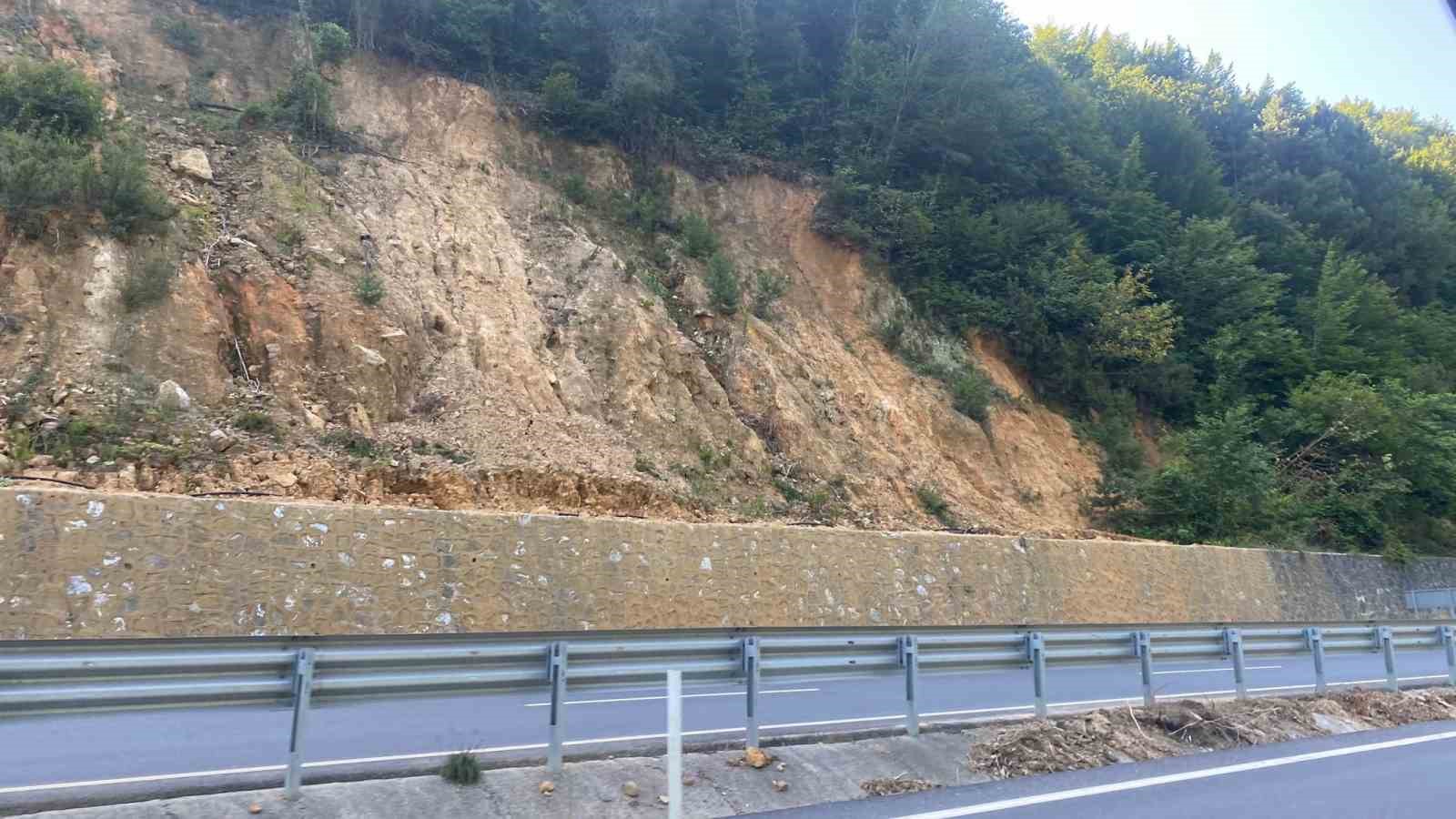 Heyelan sonrası &ccedil;alışmalar s&uuml;r&uuml;yor
