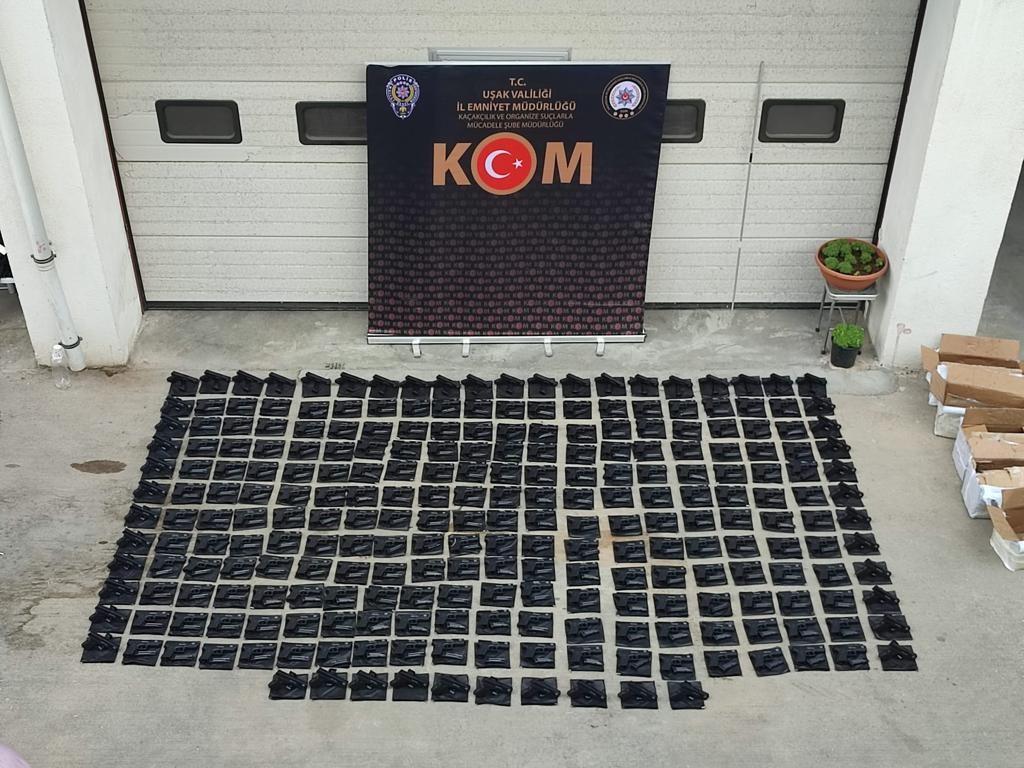 Uşak’ta silah kaçakçılarına operasyon; 2 gözaltı