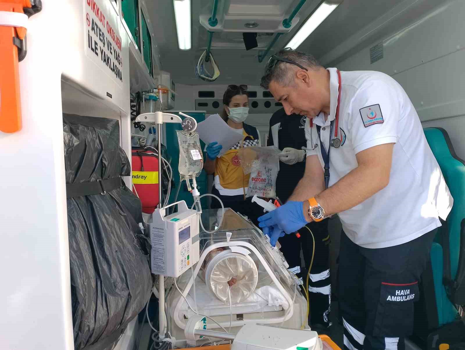 Uçak ambulans, bu sefer 13 günlük bir bebek ve iki genç hasta için havalandı