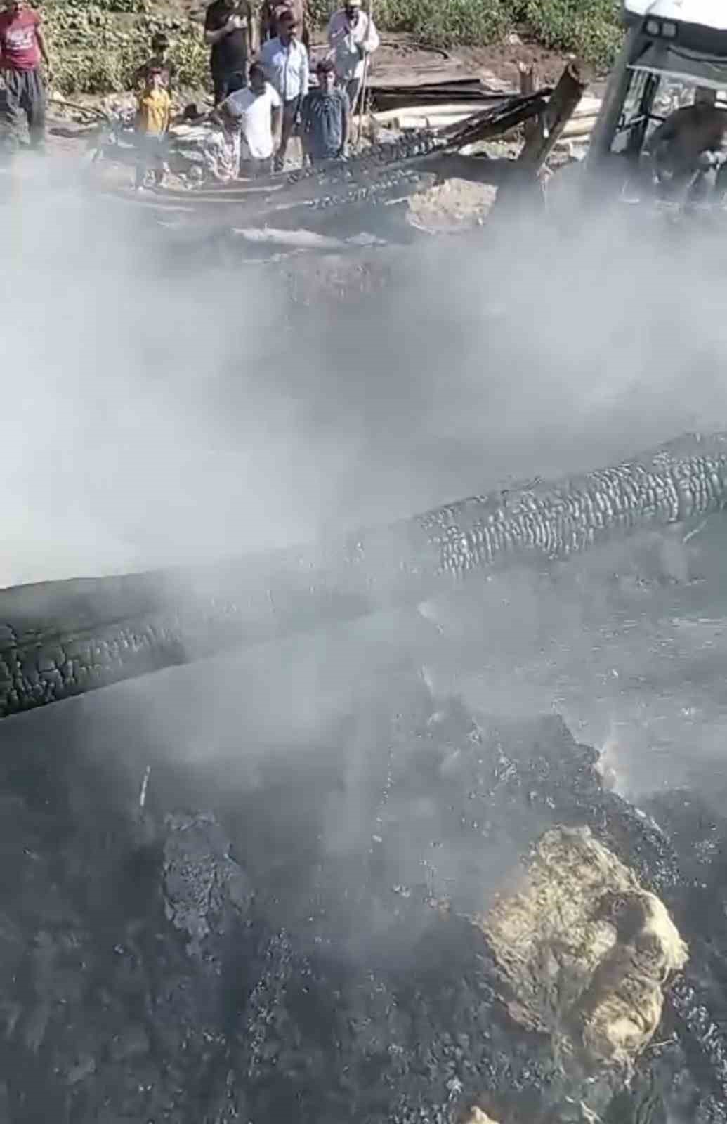 Yüksekova’da tandır evinde çıkan yangın korkuttu