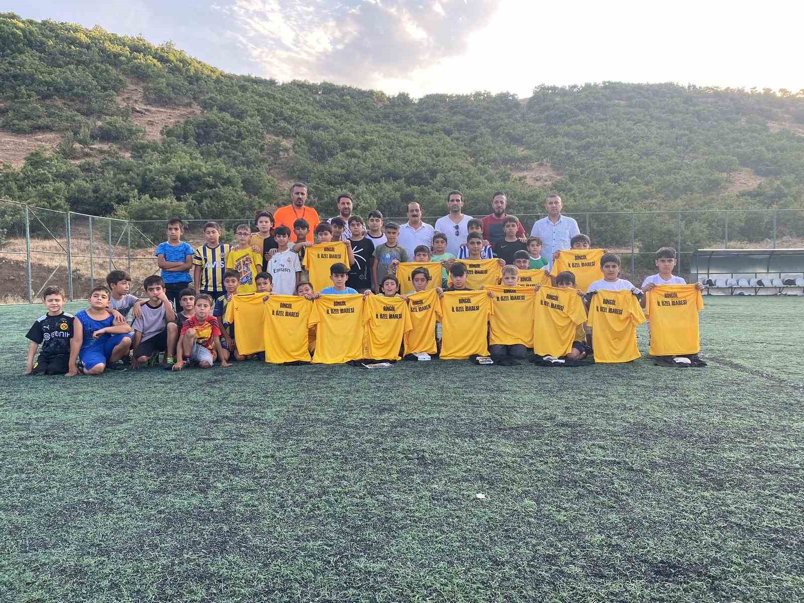 Bingöl’de İl Özel İdaresi’nden gençlere sportif destek