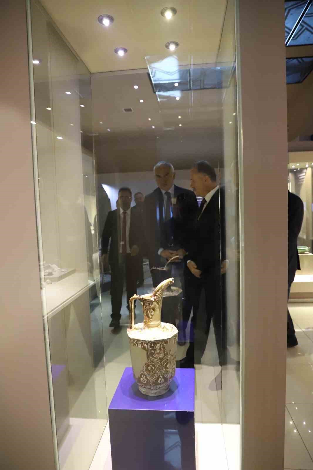 K&uuml;lt&uuml;r ve Turizm Bakanı Mehmet Nuri Ersoy, Ahlat M&uuml;zesi&rsquo;ni ziyaret etti
