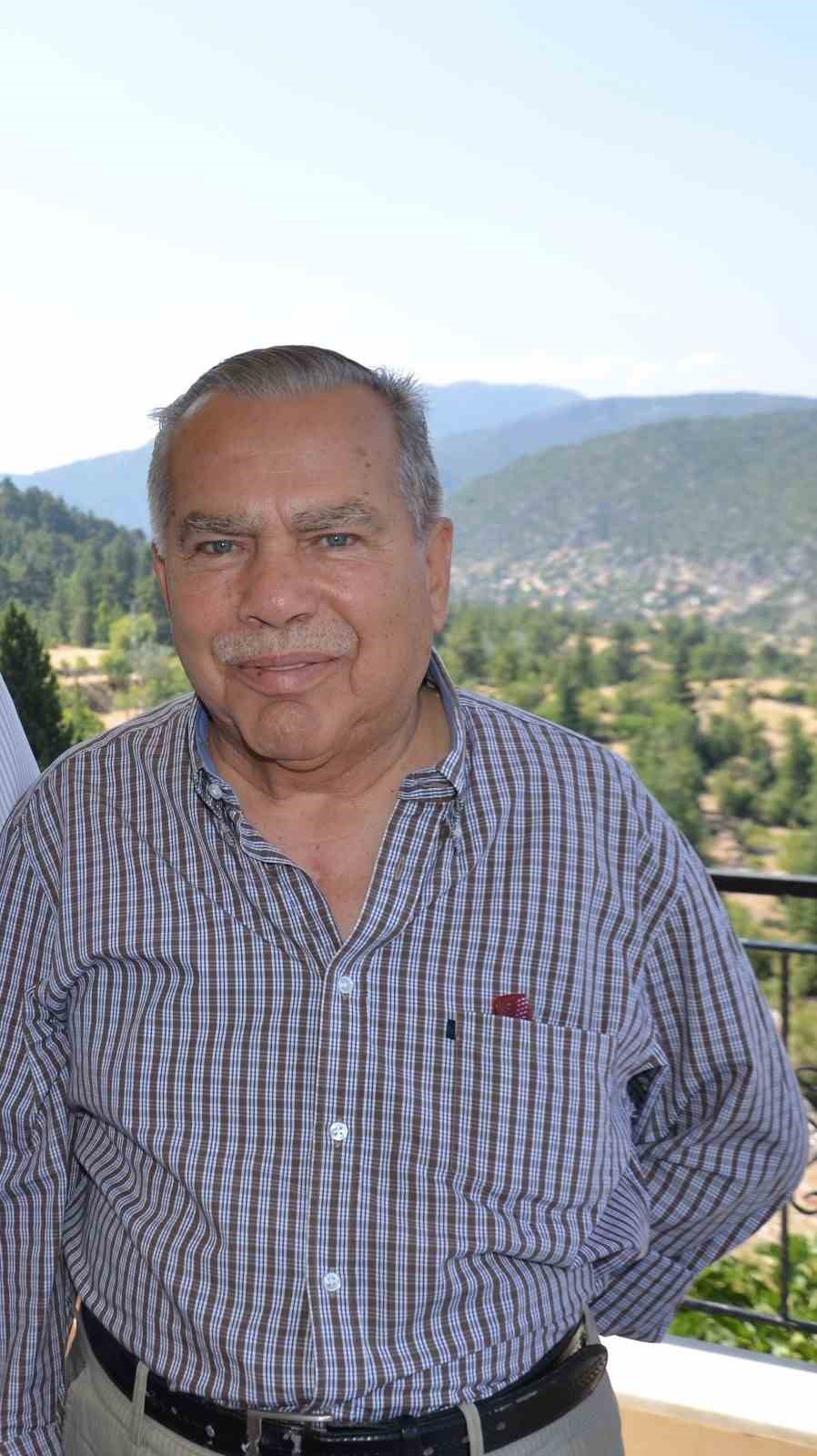 54 haneli mahallede 54 metrekarelik Türk bayrağı