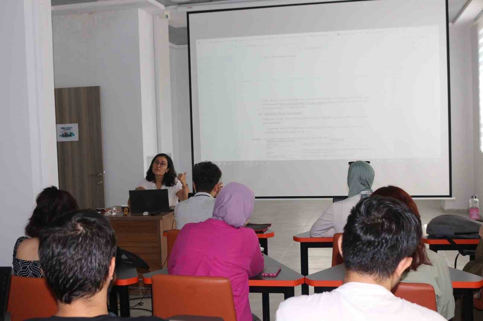 Siber g&uuml;venlik eğitimi aldılar
