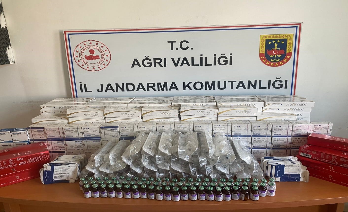 Ağrı&rsquo;da ka&ccedil;ak&ccedil;ılık ve uyuşturucu operasyonu: 143 g&ouml;zaltı

