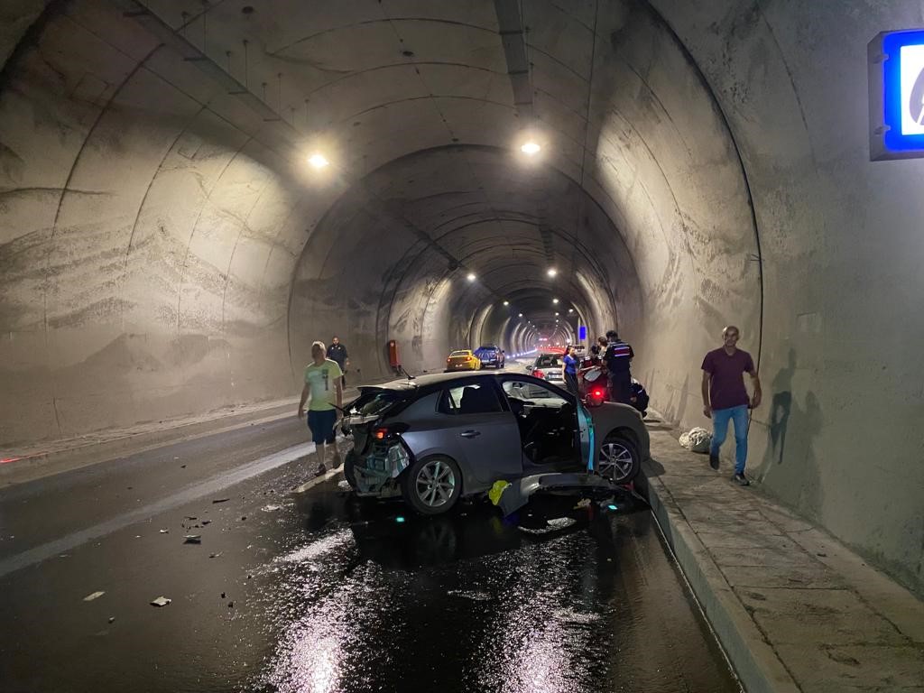 Cankurtaran Tünelinde kaza: 1 yaralı