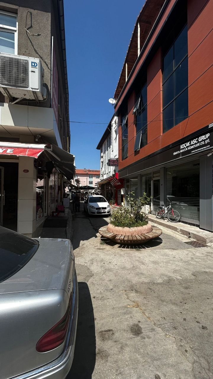 Konakladığı otelde &ouml;l&uuml; bulundu
