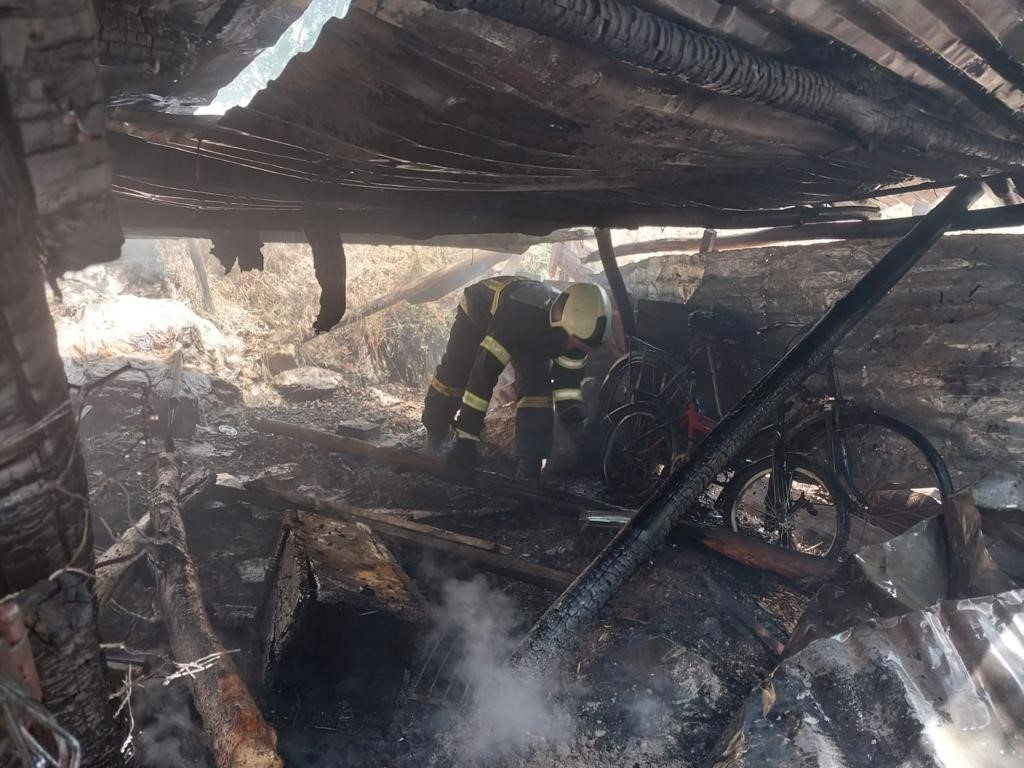 Burdur’da odunluk yangını büyümeden söndürüldü