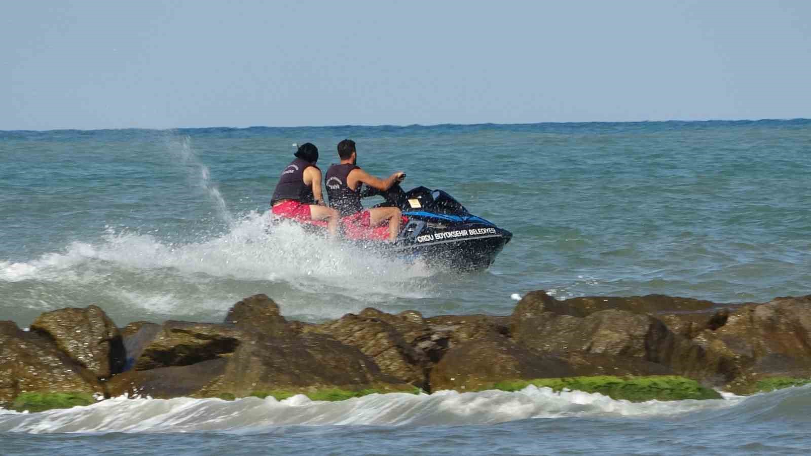 Ordu’da boğulma tehlikesi geçiren 2 kişi kurtarıldı