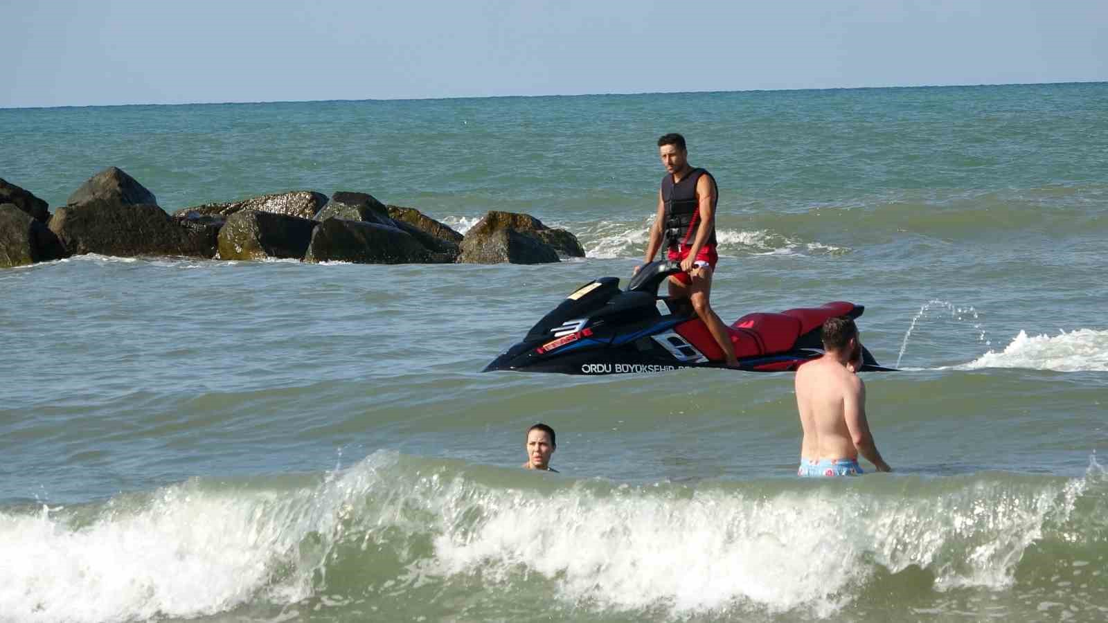 Ordu&rsquo;da boğulma tehlikesi ge&ccedil;iren 2 kişi kurtarıldı
