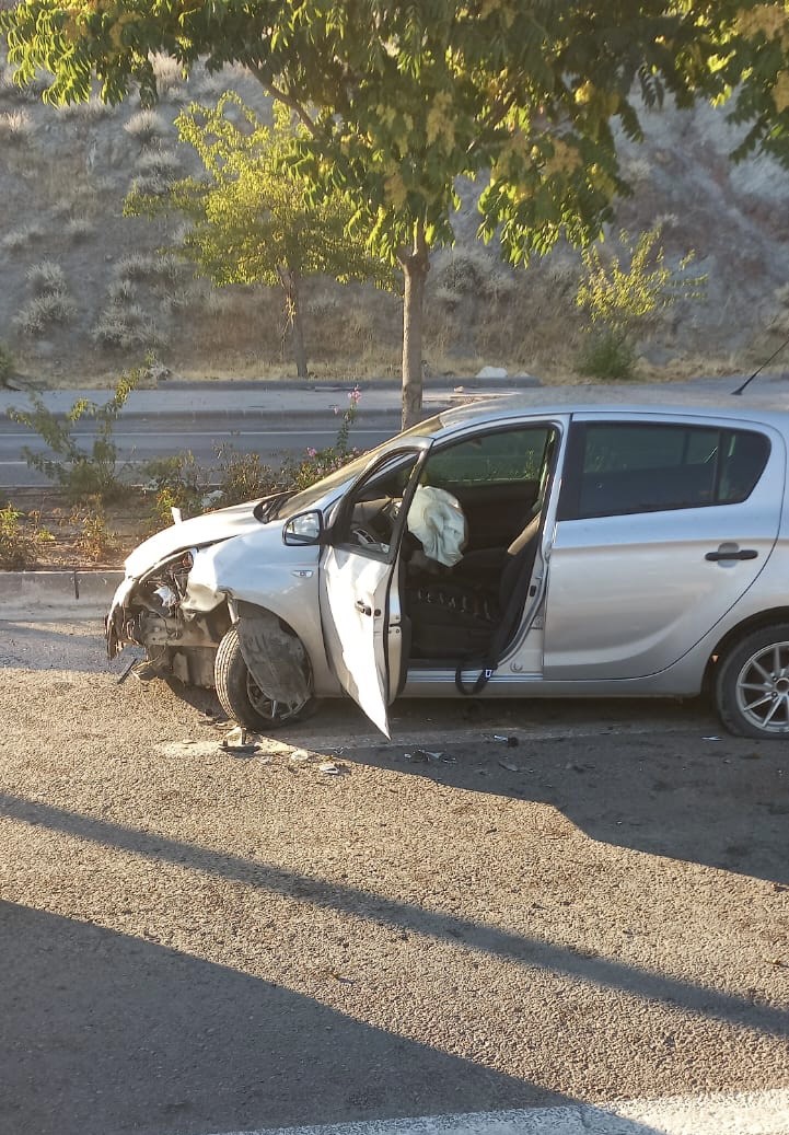 Elazığ’da otomobil ile minibüs çarpıştı: 1 yaralı