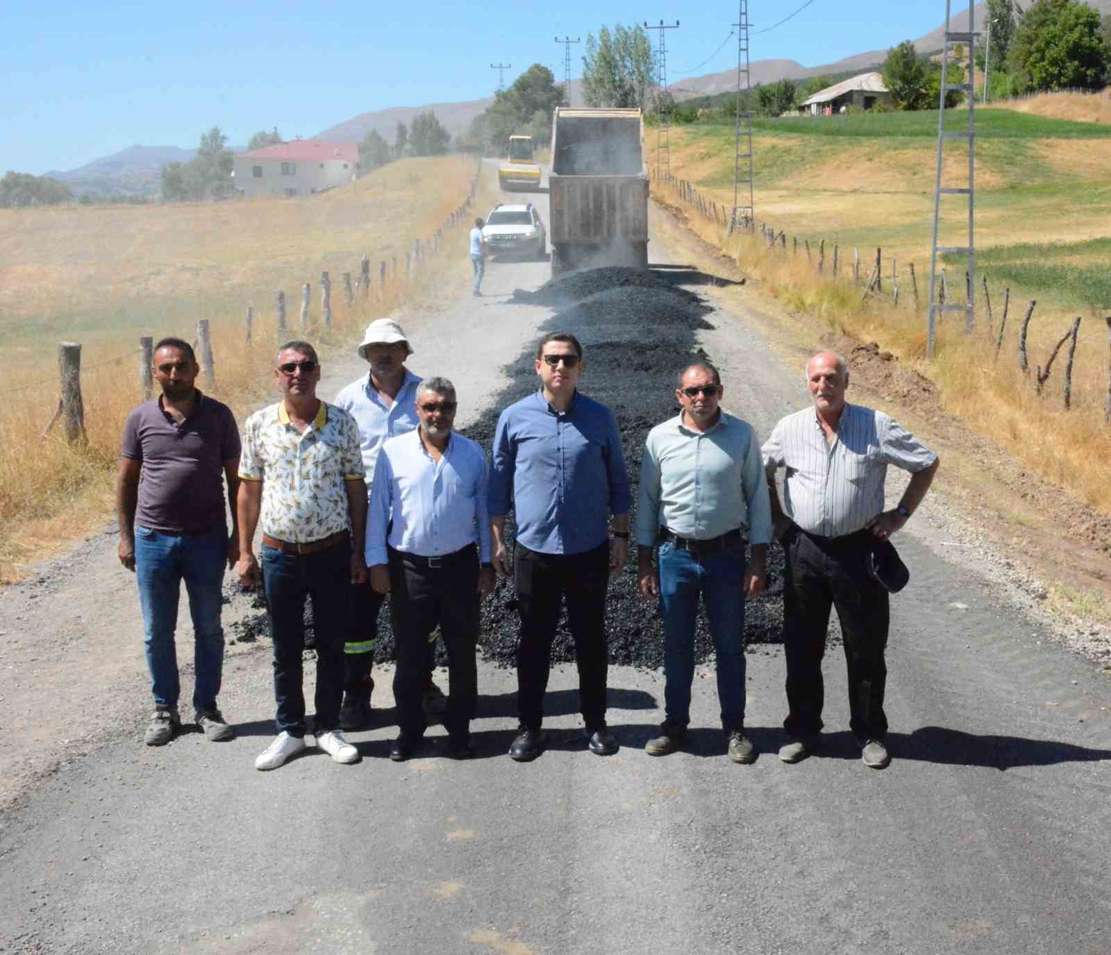 Yedisu&rsquo;da k&ouml;y yollarının bakım onarımı yapılıyor
