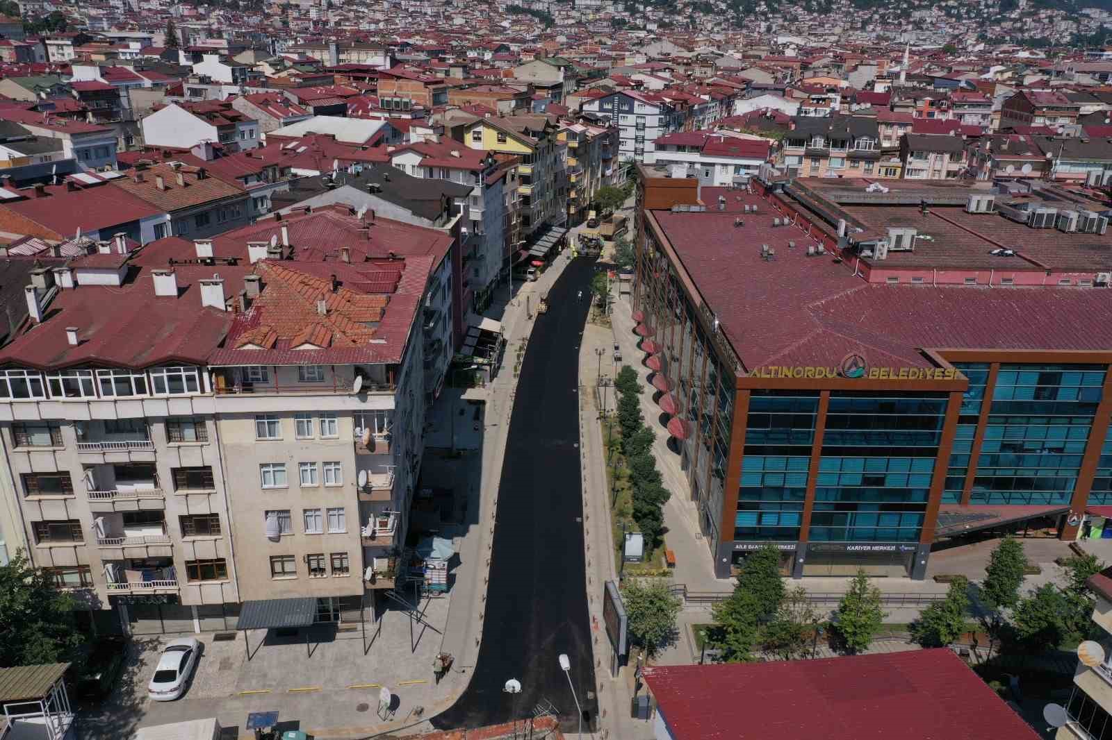 Altınordu&rsquo;da sokak yenileme &ccedil;alışmaları devam ediyor
